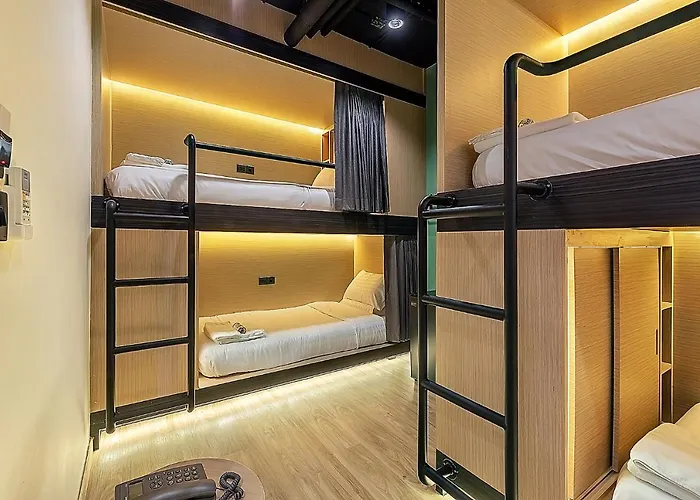 Hostel Phra Nakhon Poshtel
