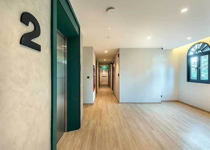 Phra Nakhon Poshtel Hostel *