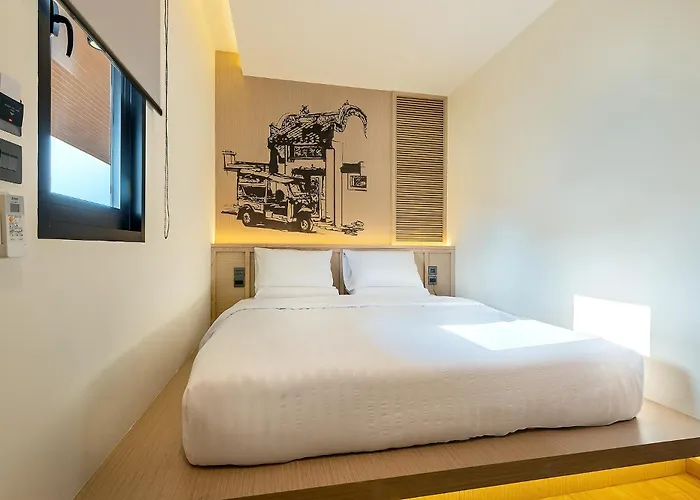 Phra Nakhon Poshtel Hostel