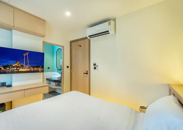 Phra Nakhon Poshtel *