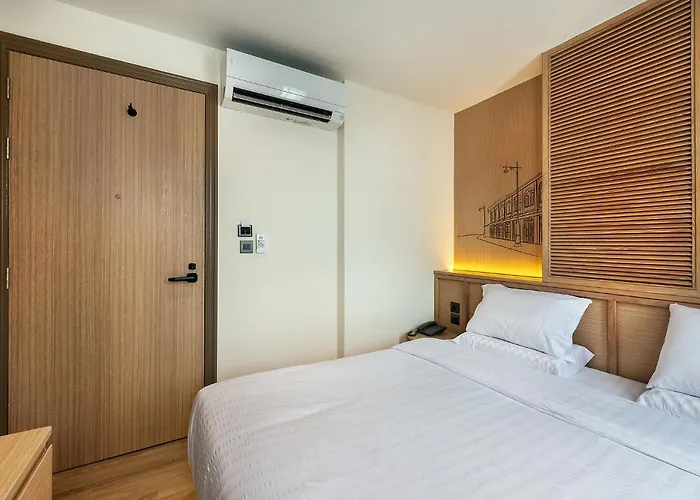 Phra Nakhon Poshtel *