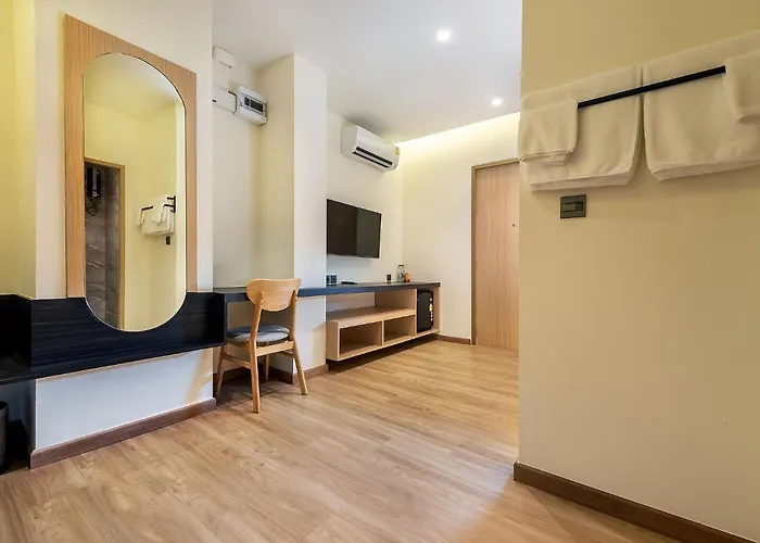 Phra Nakhon Poshtel