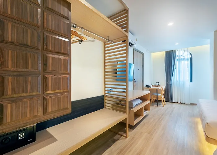 Phra Nakhon Poshtel Hostel *