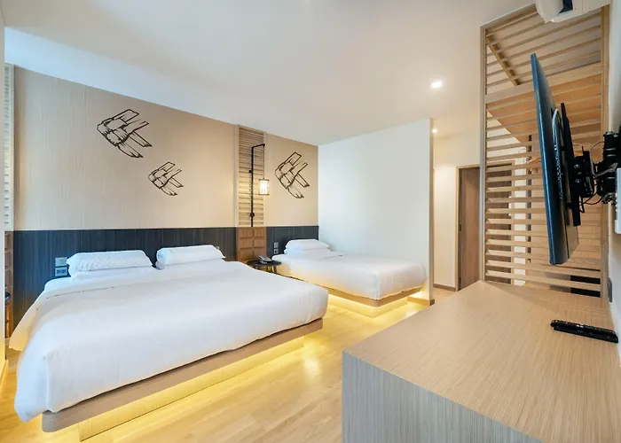 Phra Nakhon Poshtel *