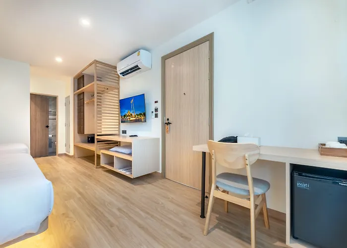 Phra Nakhon Poshtel