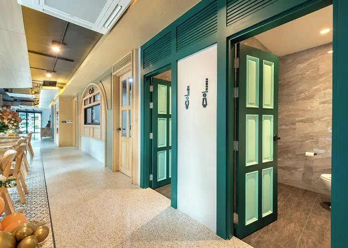 Phra Nakhon Poshtel Hostel *