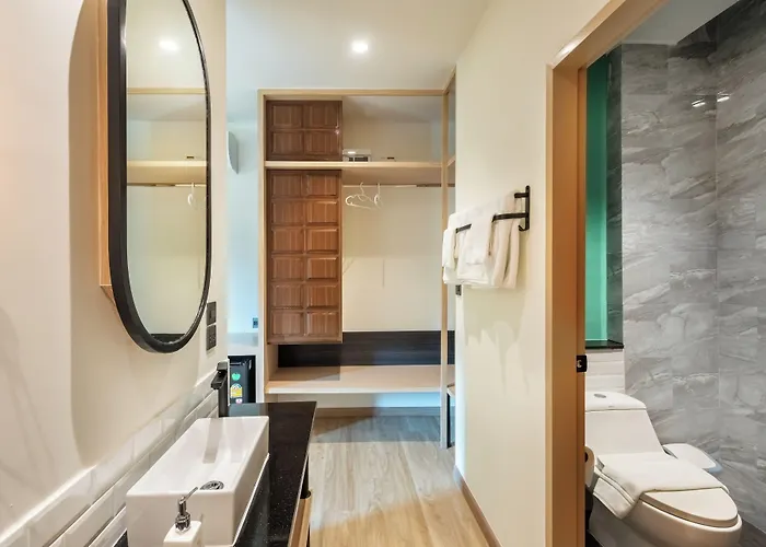Phra Nakhon Poshtel