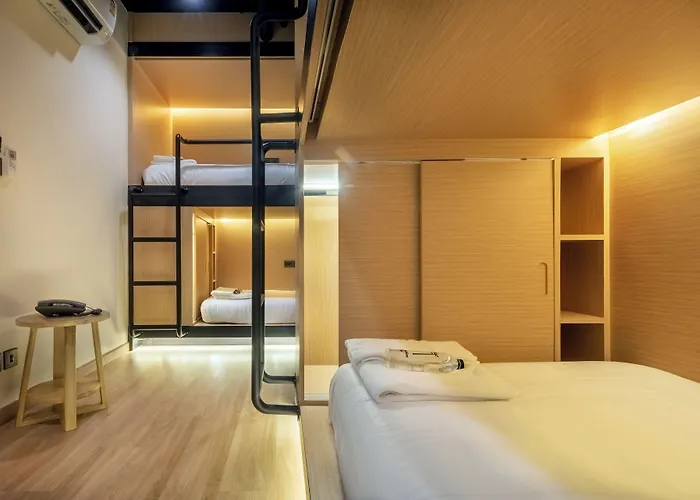 Phra Nakhon Poshtel Hostel