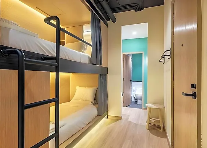 Phra Nakhon Poshtel Hostel