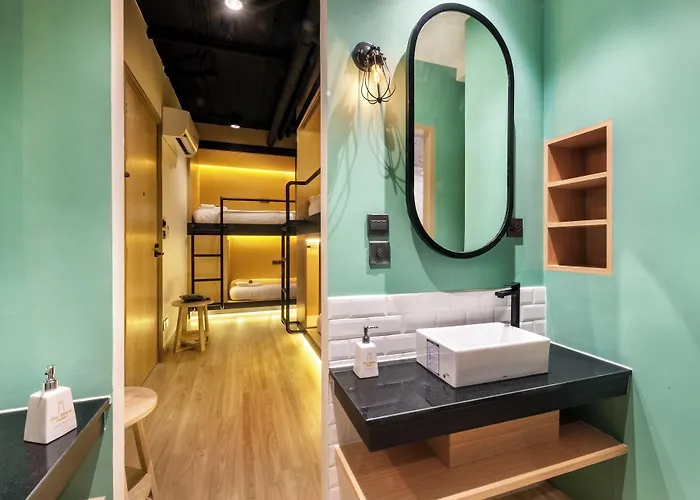 Phra Nakhon Poshtel Hostel
